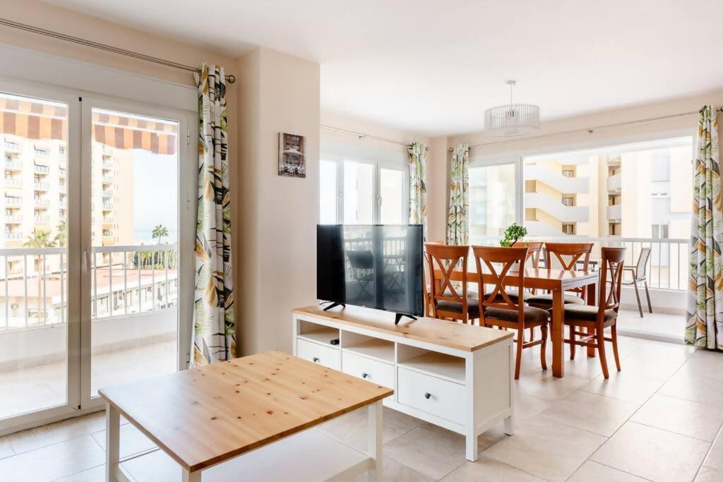 Amplio Con Vistas Al Mar Y Piscina En Benalmadena Apartamento Exterior foto