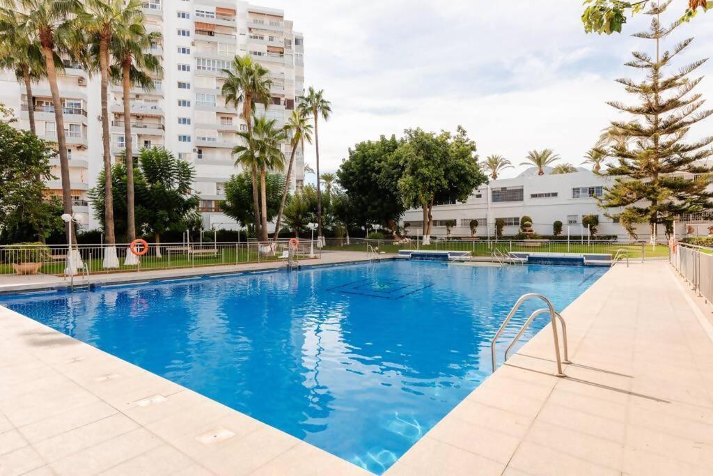 Amplio Con Vistas Al Mar Y Piscina En Benalmadena Apartamento Exterior foto